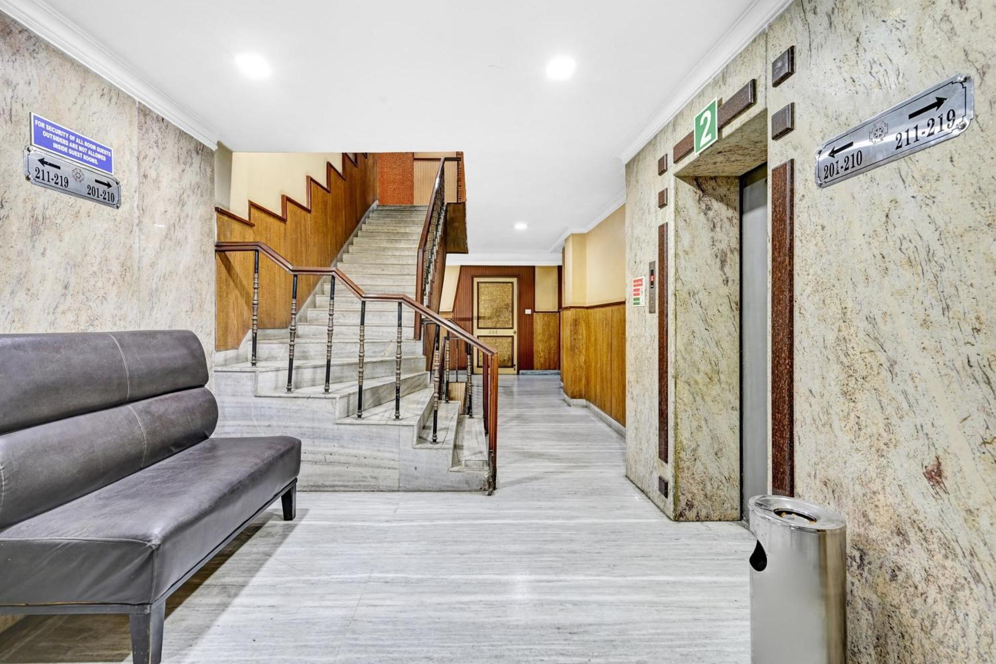 Super Townhouse Oak Hotel Belsons Taj Mahal Secundurabad Esterno foto