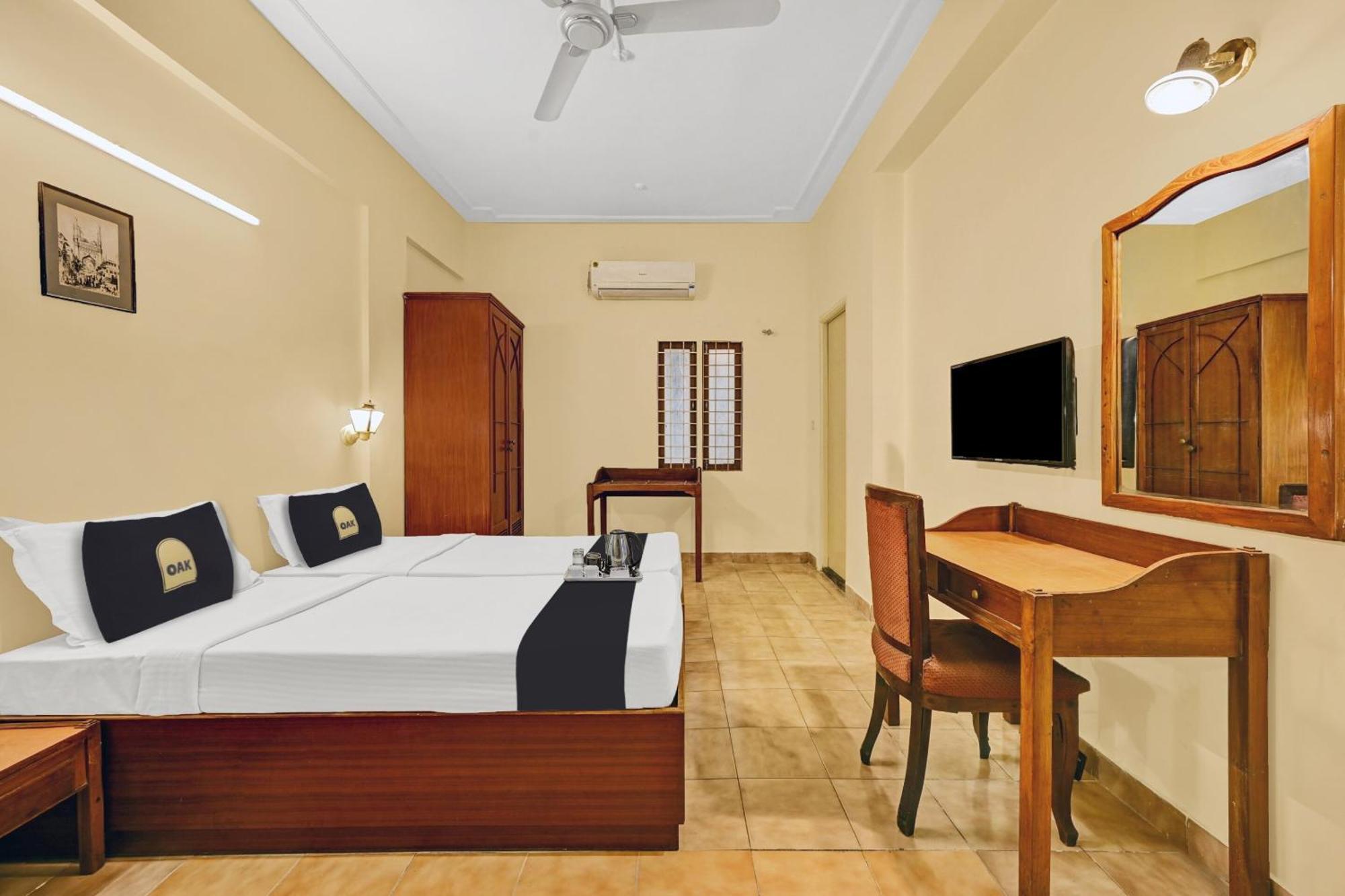 Super Townhouse Oak Hotel Belsons Taj Mahal Secundurabad Esterno foto